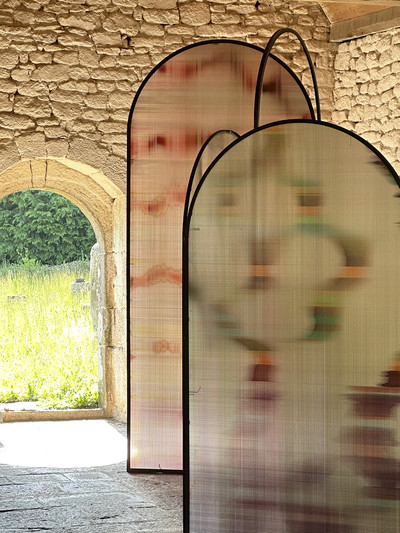 Screen as performance #2 (solo show), Chapelle Saint-Meldeoc , Locmeltro (FR), L’Art dans les Chapelles, 34e édition, 2025 - © Guillaume Linard-Osorio