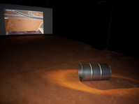 Os Candagos – La Chute (solo show), Espace croisé, Roubaix (FR), Commissariat Mo Gourmelon, 2011 - © Guillaume Linard-Osorio