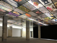 Iconographie de la table rase, Structure aluminium, textile PVC backlite, polycarbonate alvéolaire, 1200 × 1150 cm, 2021 - © Guillaume Linard-Osorio