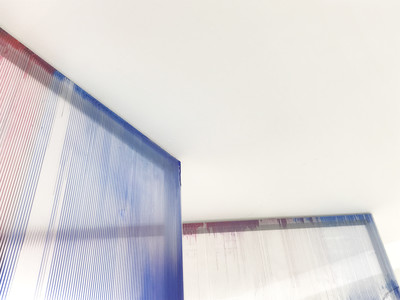 Composition pour deux écrans, Polycarbonate alvéolaire, résines colorées, structure acier, Détail, 2019 - © Guillaume Linard-Osorio