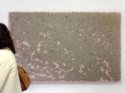 Le quelconque et le divin, Placoplatre hydrofuge, argile naturelle, 193,2 × 120 cm, 2015 - © Guillaume Linard-Osorio