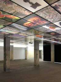 Iconographie de la table rase, Structure aluminium, textile PVC backlite, polycarbonate alvéolaire, 1200 × 1150 cm, 2021 - © Guillaume Linard-Osorio