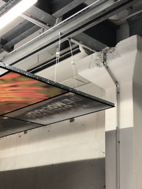 Iconographie de la table rase, Structure aluminium, textile PVC backlite, polycarbonate alvéolaire, 1200 × 1150 cm, 2021 - © Guillaume Linard-Osorio